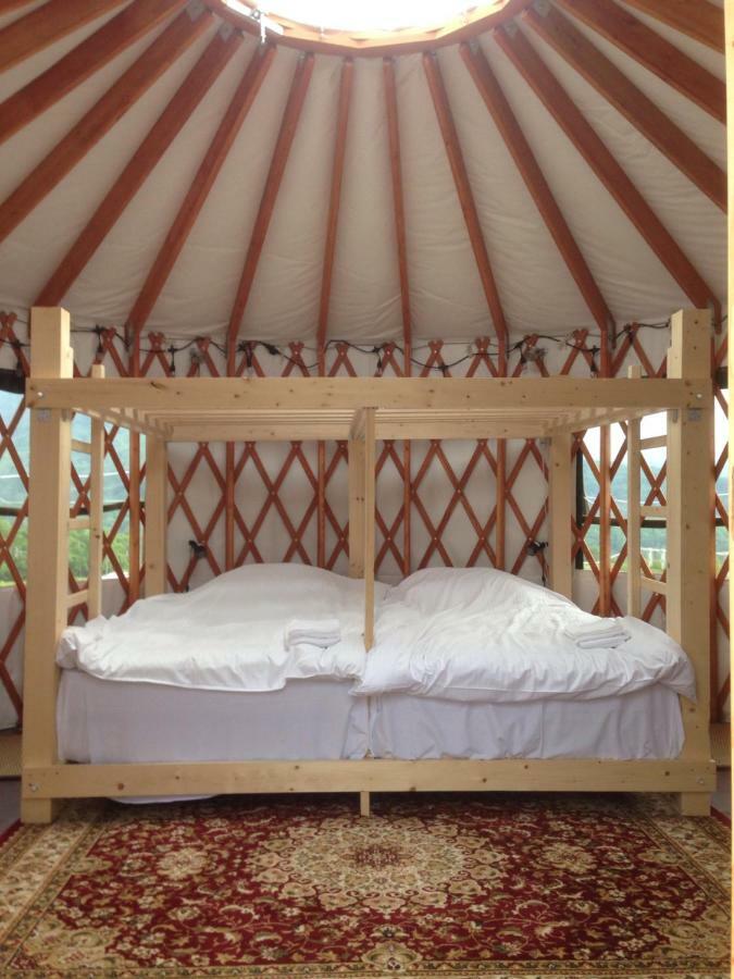 Отель The Yurts At Margo'S Garden, Kiroro Akaigawa Экстерьер фото
