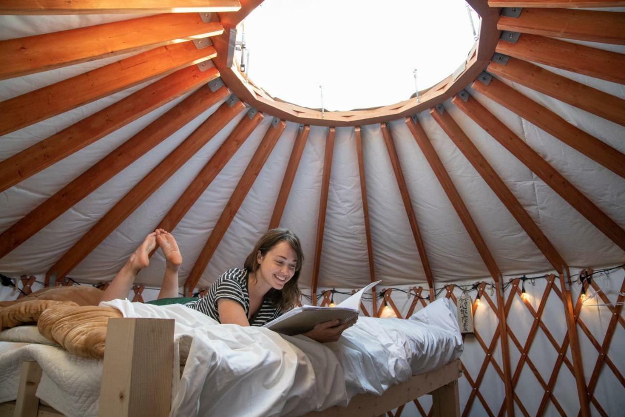 Отель The Yurts At Margo'S Garden, Kiroro Akaigawa Экстерьер фото