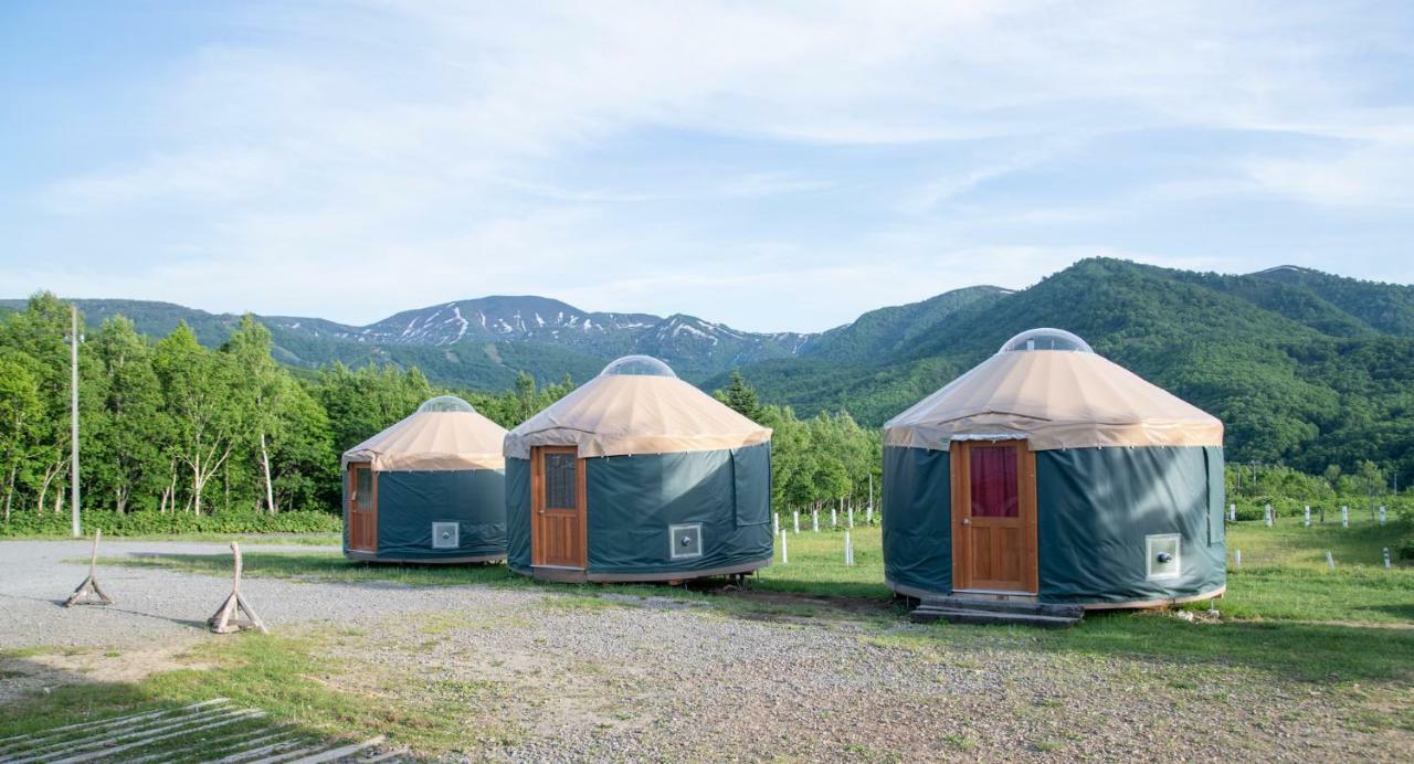 Отель The Yurts At Margo'S Garden, Kiroro Akaigawa Экстерьер фото